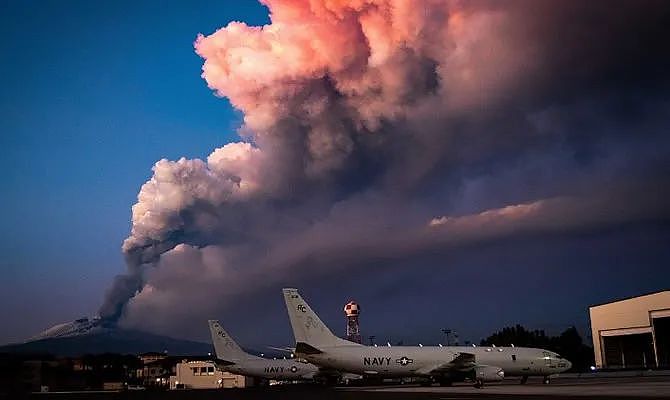 14人死亡3万人撤离！ 旅游胜地火山爆发，熔岩火山灰狂喷（组图） - 13