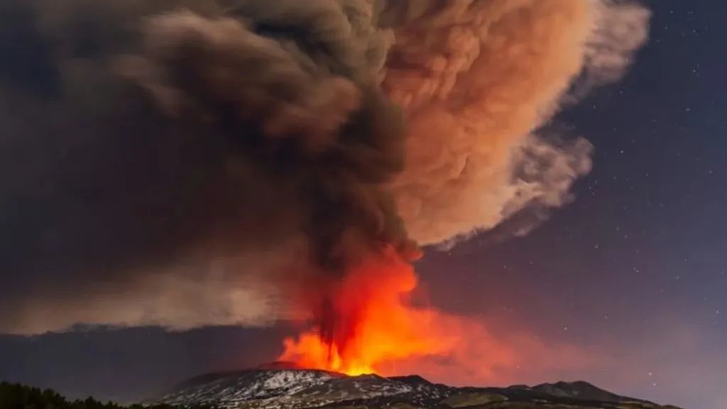 14人死亡3万人撤离！ 旅游胜地火山爆发，熔岩火山灰狂喷（组图） - 6