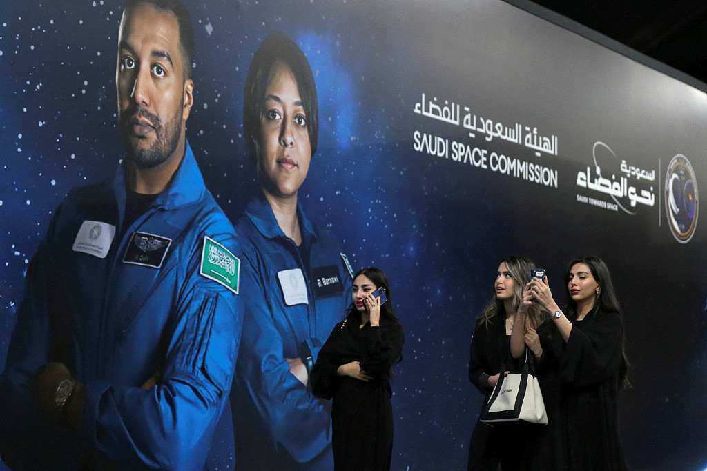 SpaceX第二次收费太空旅程！沙特首名女太空人升空将研干细胞（组图） - 4