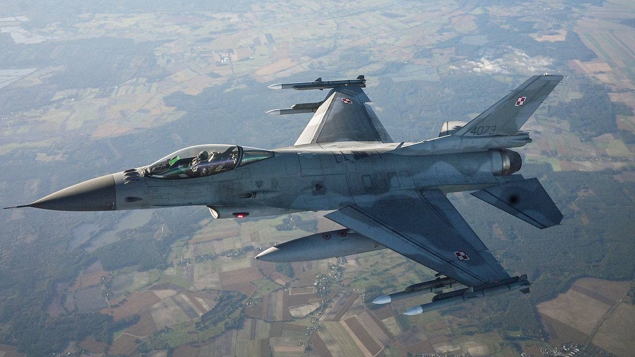 美国同意援助乌克兰F-16战机，俄罗斯的警告还管用吗？（组图） - 1