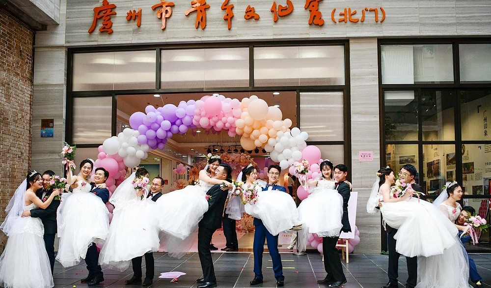 中国结婚人数连续8年下降！传湖北离婚证书供不应求（组图） - 5