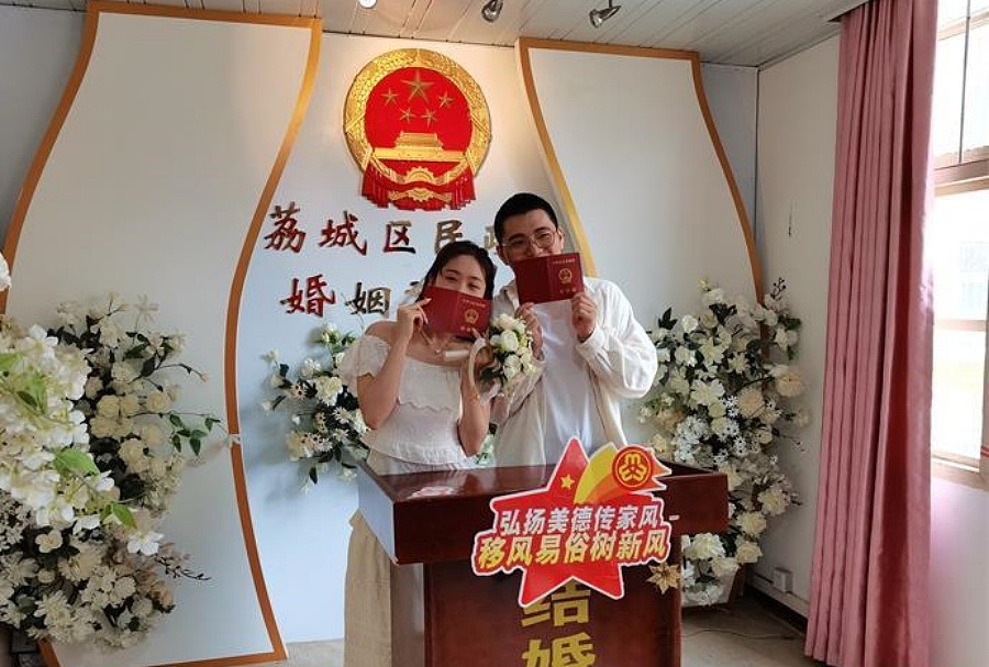 中国结婚人数连续8年下降！传湖北离婚证书供不应求（组图） - 4
