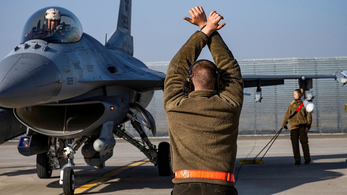 美国同意援助乌克兰F-16战机，俄罗斯的警告还管用吗？（组图） - 3