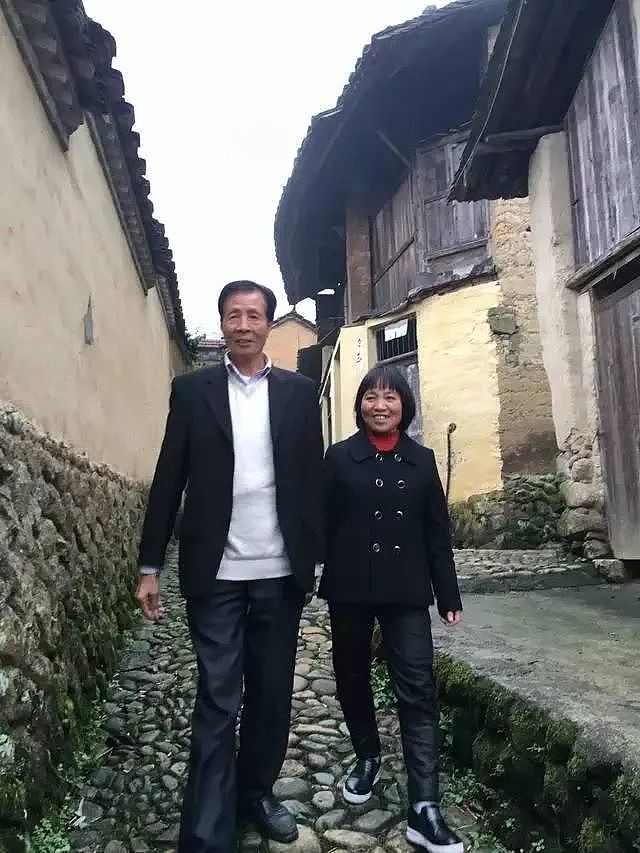 10年前，西班牙华裔富商爱上57岁农妇，舍弃亿万家产归隐山田，如今怎么样了（组图） - 10
