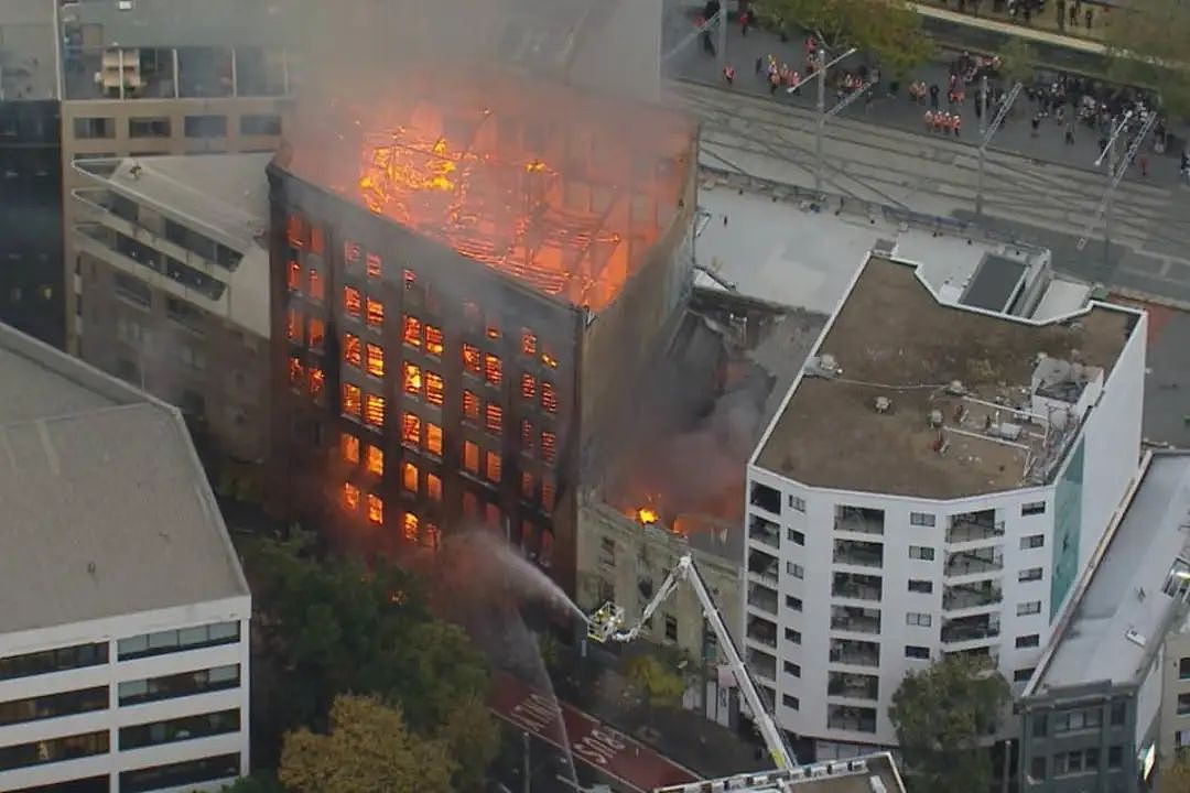 悉尼CBD大火烧毁历史建筑Henderson帽子工厂大楼（组图） - 2