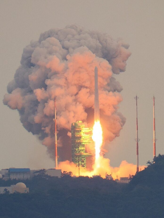 韩国自研火箭发射升空！8颗卫星成功分离（图） - 1