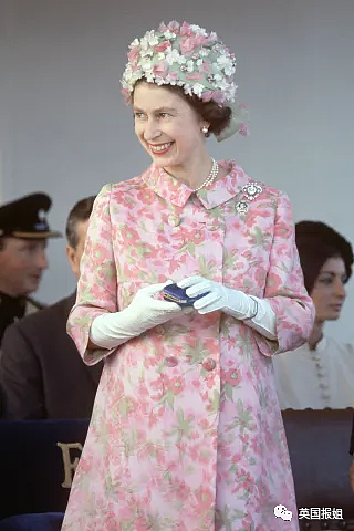 凯特王妃变身“真人芭比”惊艳全网！穿超粉嫩套装亮相，最灾难的颜色竟然被她拿捏了（组图） - 75