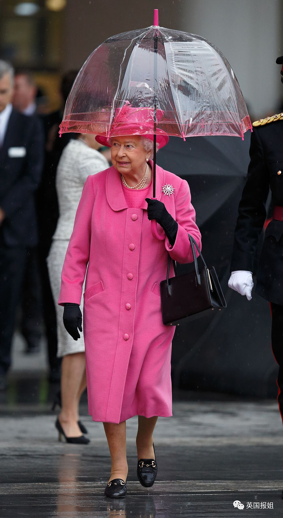 凯特王妃变身“真人芭比”惊艳全网！穿超粉嫩套装亮相，最灾难的颜色竟然被她拿捏了（组图） - 78