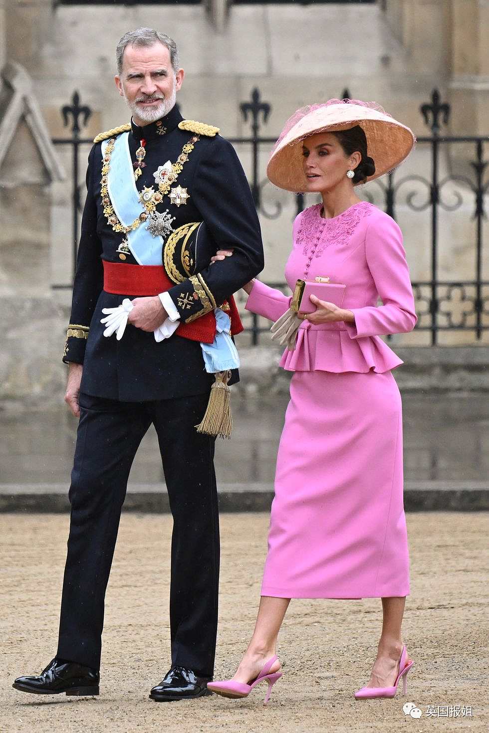 凯特王妃变身“真人芭比”惊艳全网！穿超粉嫩套装亮相，最灾难的颜色竟然被她拿捏了（组图） - 35