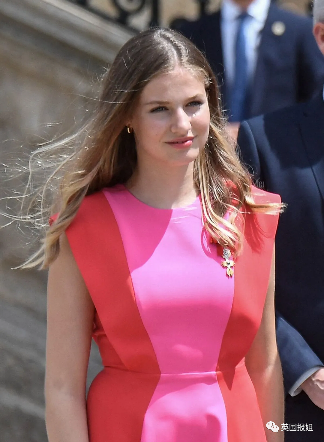 凯特王妃变身“真人芭比”惊艳全网！穿超粉嫩套装亮相，最灾难的颜色竟然被她拿捏了（组图） - 41