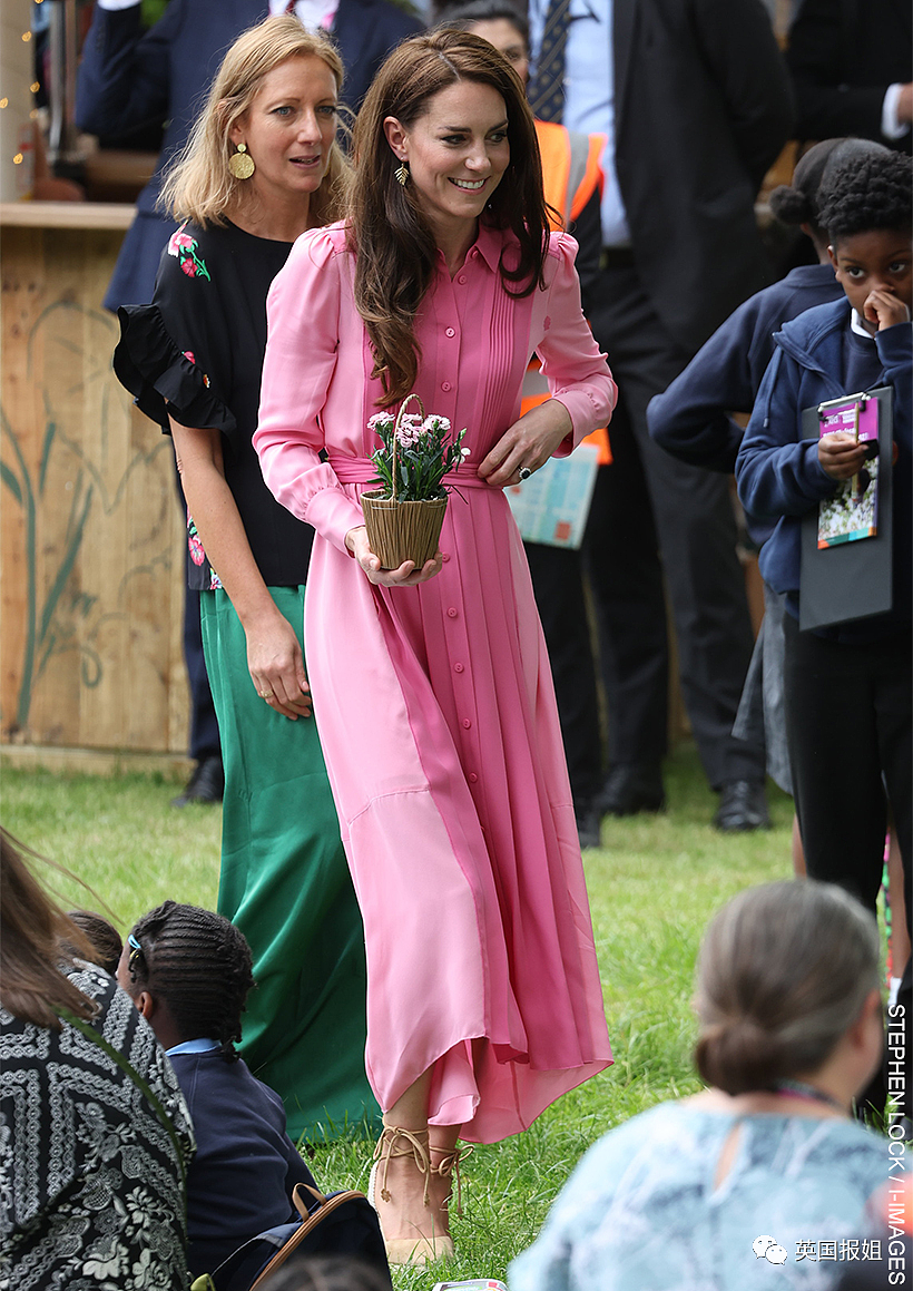 凯特王妃变身“真人芭比”惊艳全网！穿超粉嫩套装亮相，最灾难的颜色竟然被她拿捏了（组图） - 9