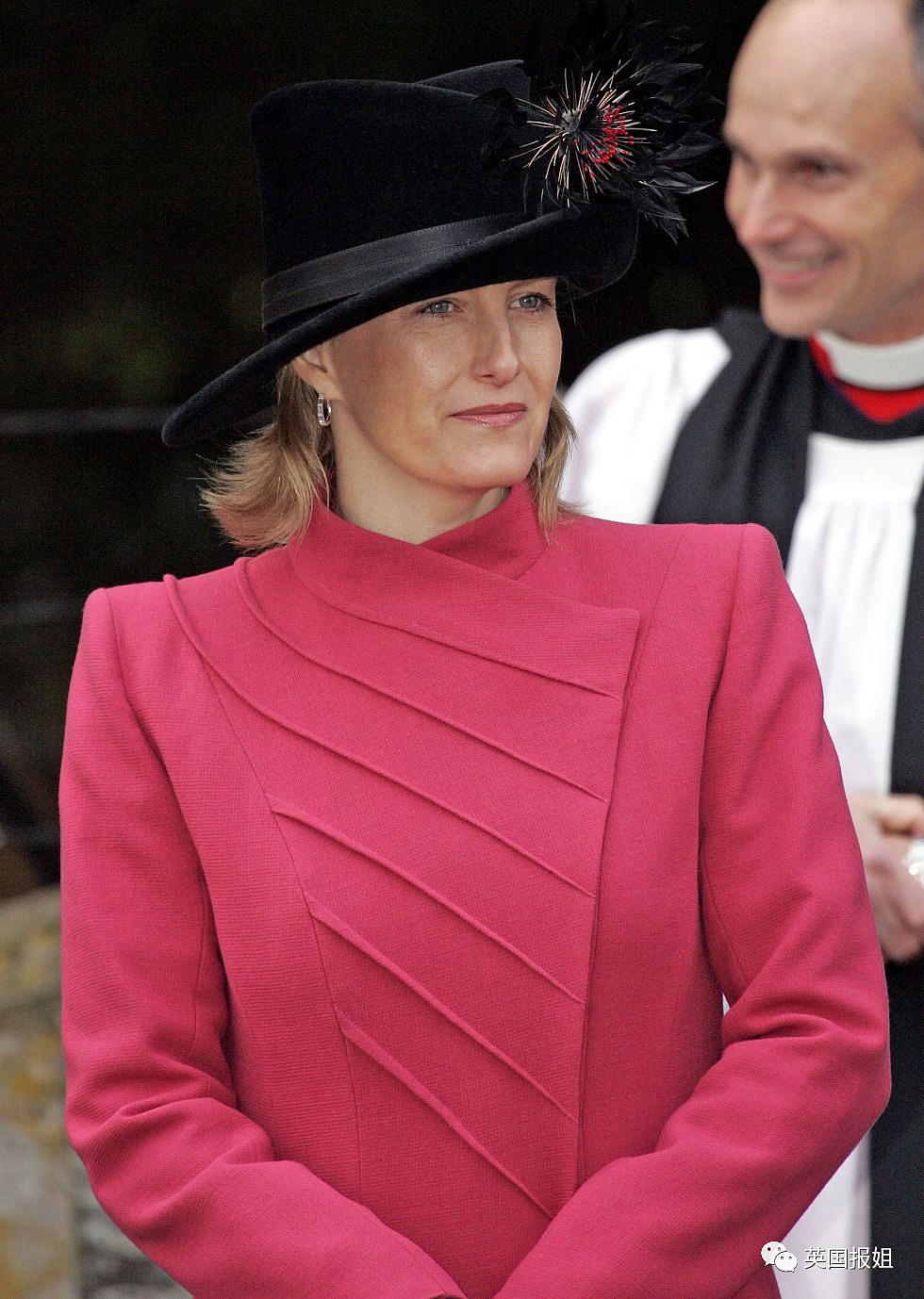 凯特王妃变身“真人芭比”惊艳全网！穿超粉嫩套装亮相，最灾难的颜色竟然被她拿捏了（组图） - 23