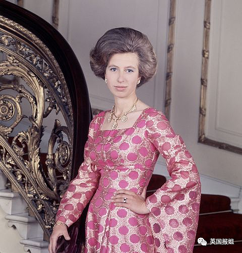 凯特王妃变身“真人芭比”惊艳全网！穿超粉嫩套装亮相，最灾难的颜色竟然被她拿捏了（组图） - 34