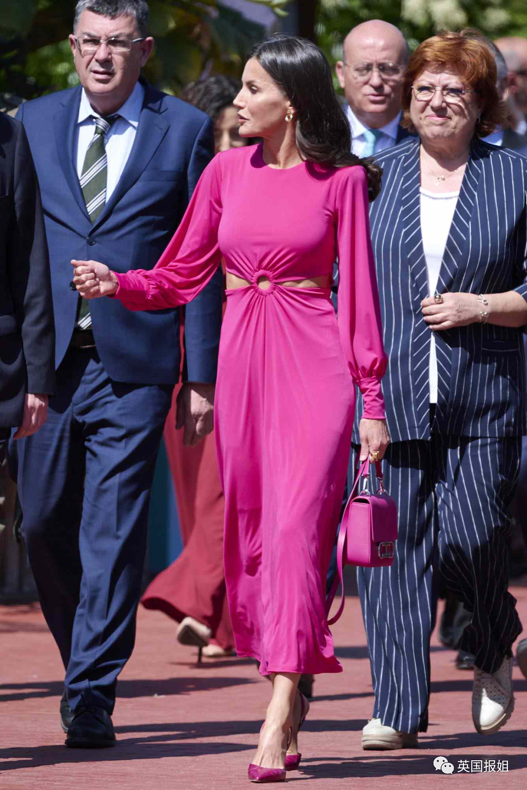 凯特王妃变身“真人芭比”惊艳全网！穿超粉嫩套装亮相，最灾难的颜色竟然被她拿捏了（组图） - 39