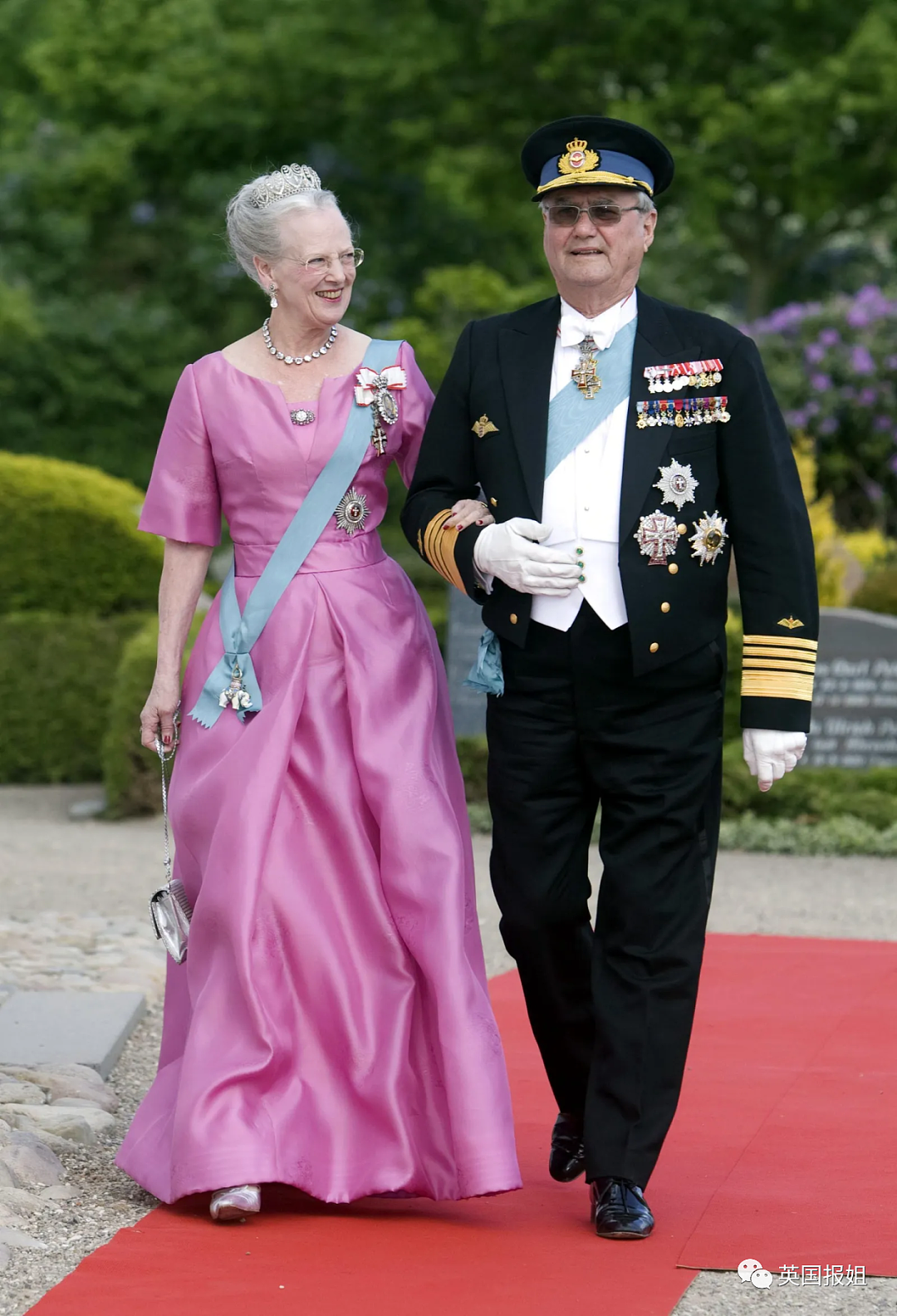 凯特王妃变身“真人芭比”惊艳全网！穿超粉嫩套装亮相，最灾难的颜色竟然被她拿捏了（组图） - 65