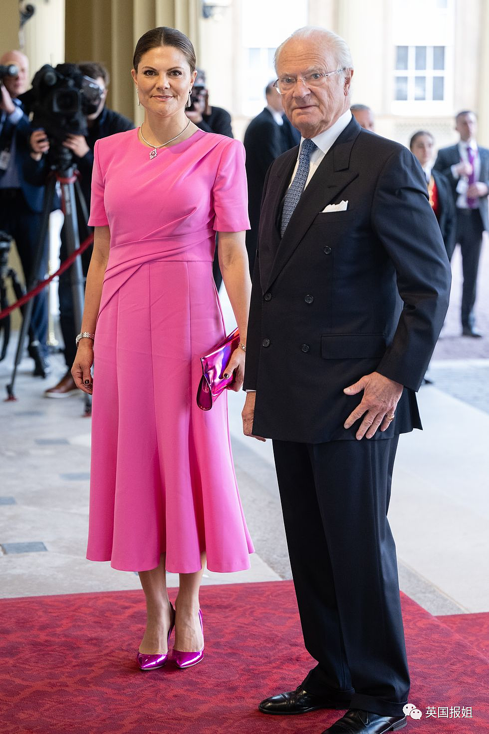 凯特王妃变身“真人芭比”惊艳全网！穿超粉嫩套装亮相，最灾难的颜色竟然被她拿捏了（组图） - 53