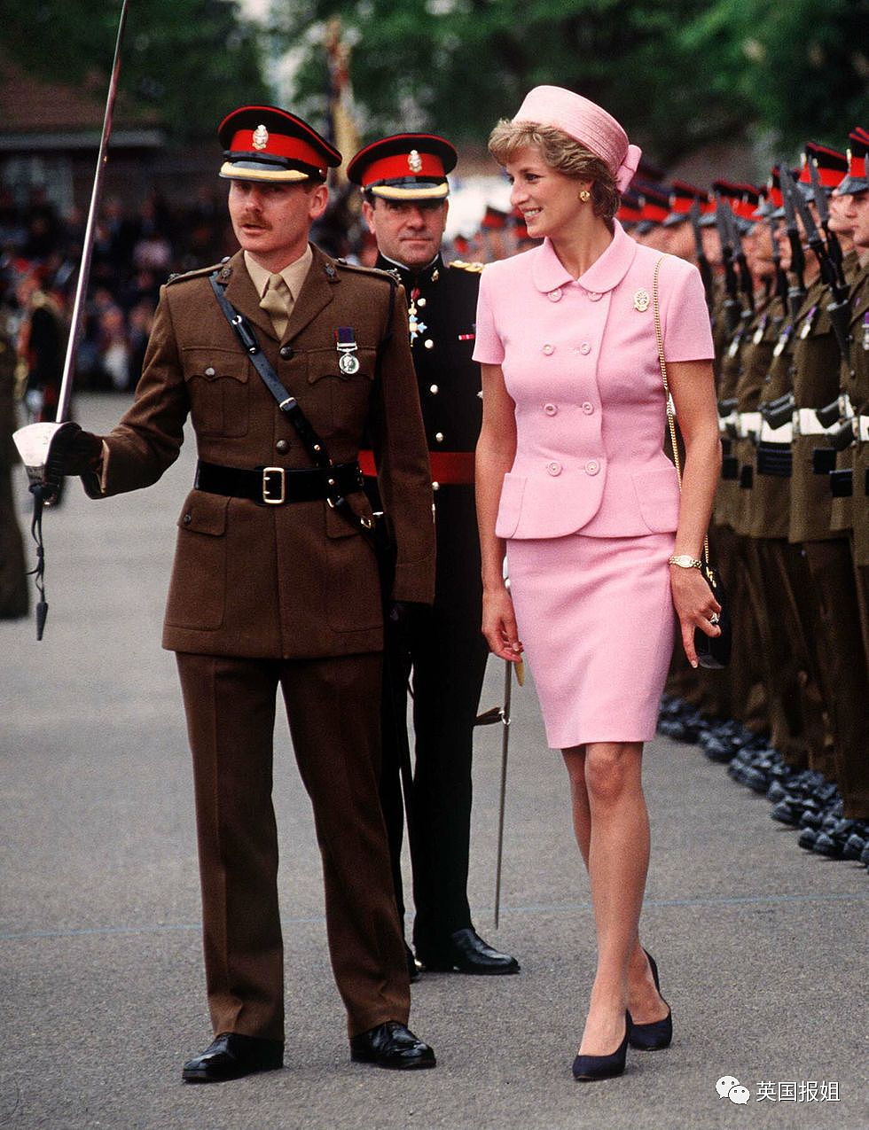 凯特王妃变身“真人芭比”惊艳全网！穿超粉嫩套装亮相，最灾难的颜色竟然被她拿捏了（组图） - 69