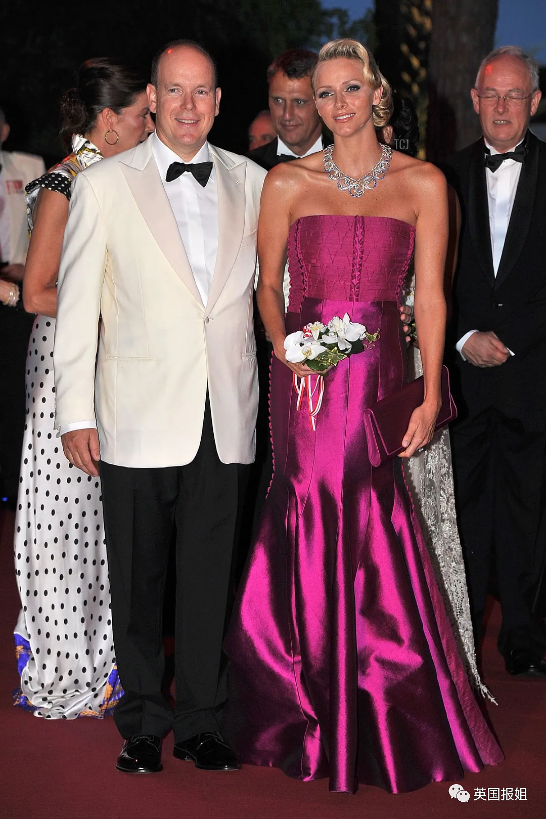 凯特王妃变身“真人芭比”惊艳全网！穿超粉嫩套装亮相，最灾难的颜色竟然被她拿捏了（组图） - 45
