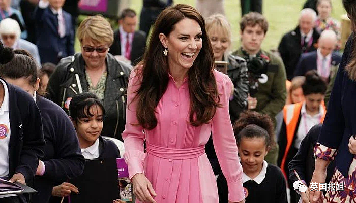 凯特王妃变身“真人芭比”惊艳全网！穿超粉嫩套装亮相，最灾难的颜色竟然被她拿捏了（组图） - 8