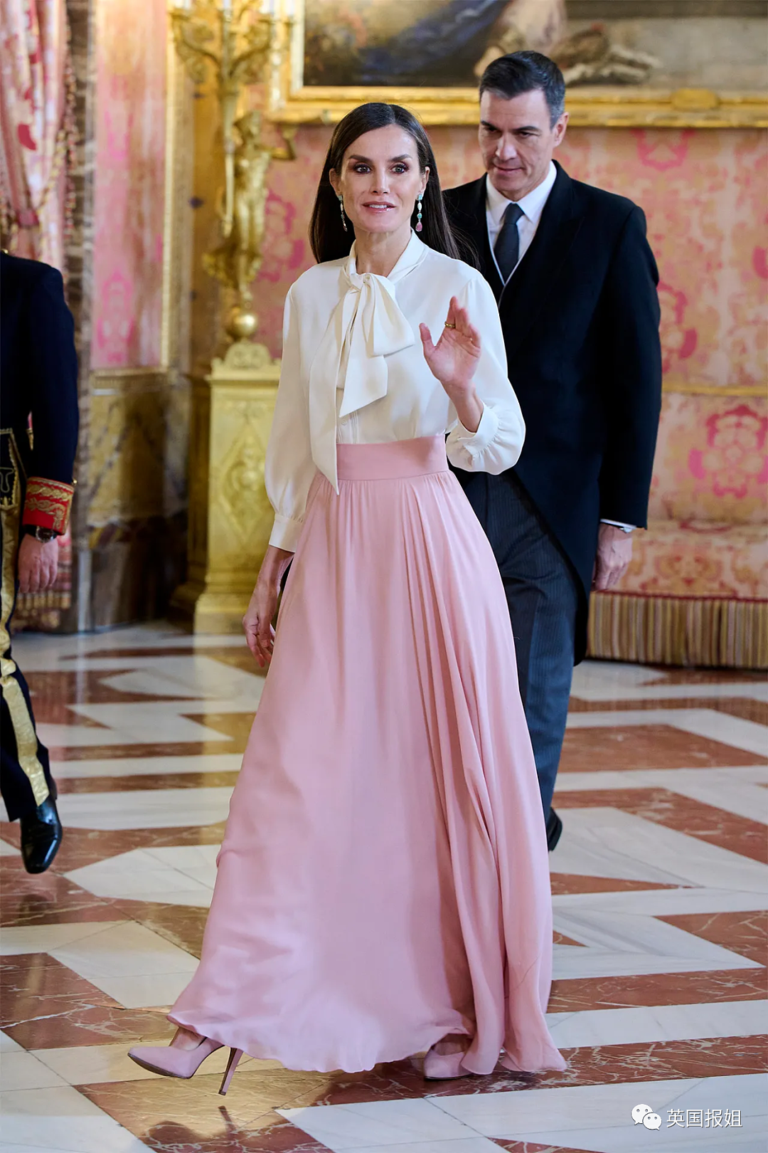 凯特王妃变身“真人芭比”惊艳全网！穿超粉嫩套装亮相，最灾难的颜色竟然被她拿捏了（组图） - 40
