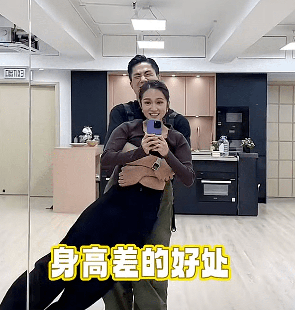 TVB男星抱港姐女友胸部，疯狂摇摆！画面惹热议（组图） - 3