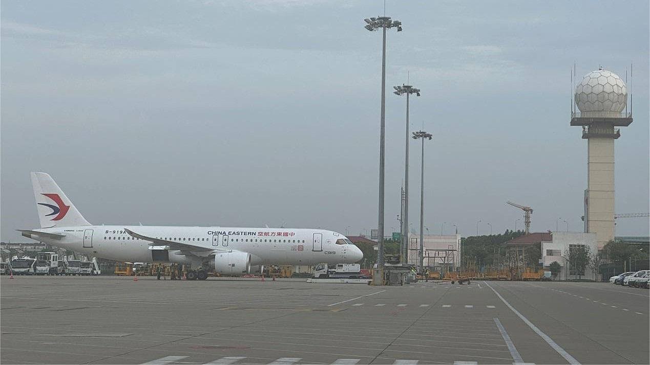 中国产C919客机今日商业航班首航，130余名旅客率先体验（组图） - 1