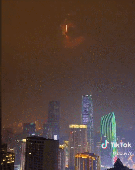 重庆在外网爆火出圈！5D魔幻城市景观震撼2亿网友：“梦中情城！想搬到重庆去住！”（组图） - 25