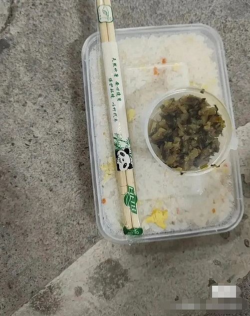 志愿者伙食恶劣兼当免费劳工，五月天鸟巢开骚挨批：抠门至极（组图） - 3