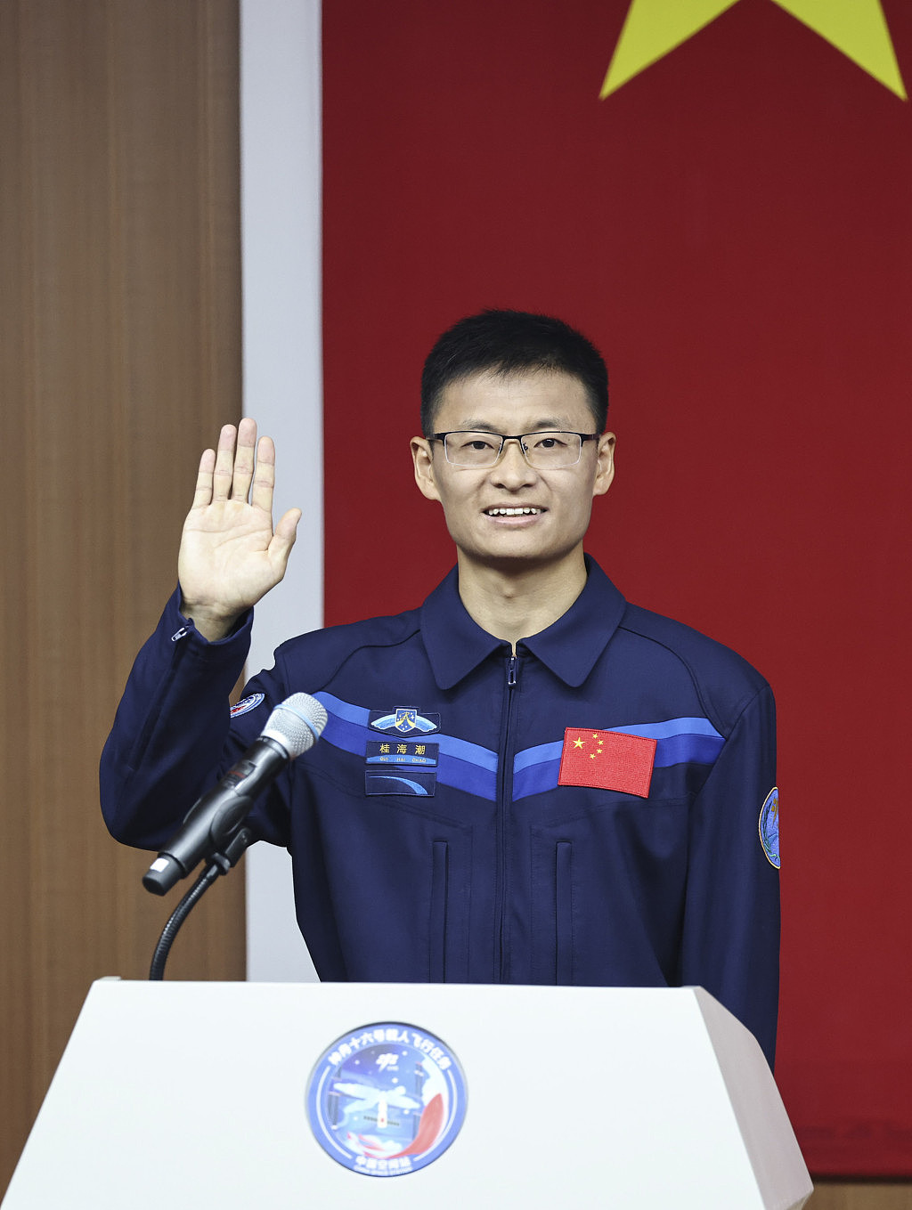 神舟十六号：中国首现戴眼镜太空人！专家：两个关键时刻唔戴（组图） - 3