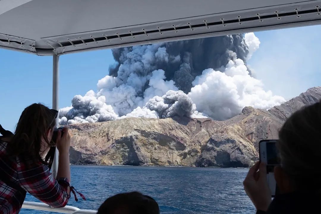新西兰火山喷发，她失去爸爸和妹妹，自己被毁容（组图） - 19