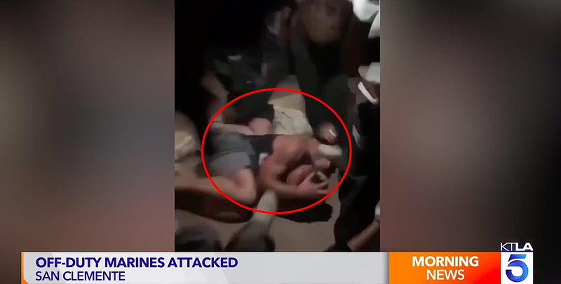 视频曝光！南加海军陆战队员被40多名暴徒殴打（视频/图） - 1