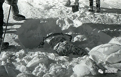 8名大学生登雪山时离奇丧命！只穿内衣倒在雪中舌头被拔，现场还有第9具神秘尸体（组图） - 20