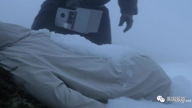 8名大学生登雪山时离奇丧命！只穿内衣倒在雪中舌头被拔，现场还有第9具神秘尸体（组图） - 36