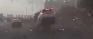 恐怖如灾难大片！辽宁多地发生罕见龙卷风，房顶遭掀飞车辆被卷起，多趟高铁停驶，多人受伤（视频/组图） - 2