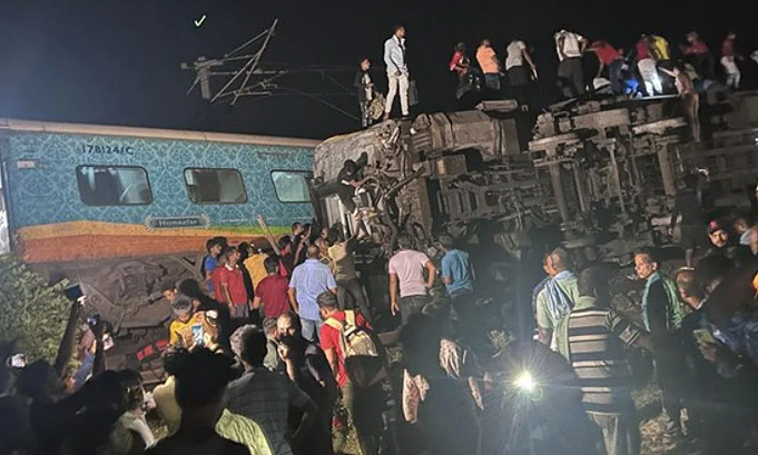 死亡数增至288人！印度发生本世纪最惨烈火车事故，乘客回忆惊魂时刻，赔偿金额曝光（组图） - 4