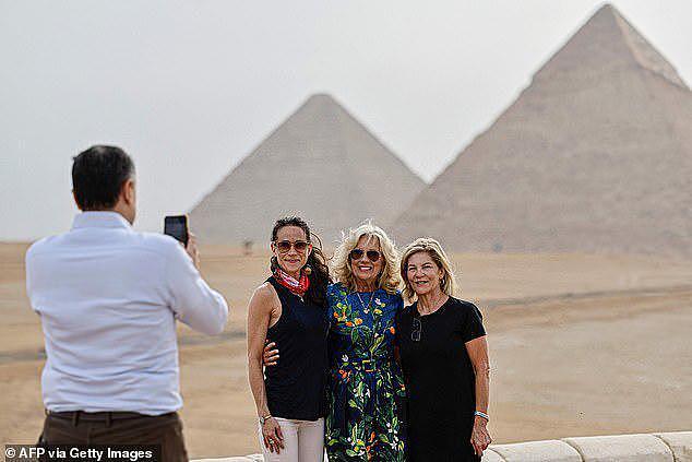 80岁拜登隔空为爱妻庆生！第一夫人飞去埃及旅游，金字塔前被吻手（组图） - 4