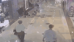 恐怖现场！ 香港女孩逛商场被狂捅34刀致死！ 闺蜜3次救人，遭割喉身亡，凶嫌诡异冷笑（视频/组图） - 7