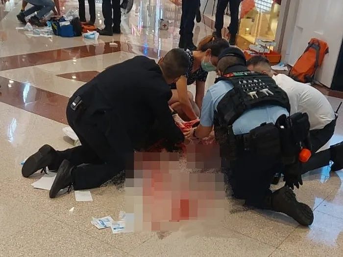 恐怖现场！ 香港女孩逛商场被狂捅34刀致死！ 闺蜜3次救人，遭割喉身亡，凶嫌诡异冷笑（视频/组图） - 11