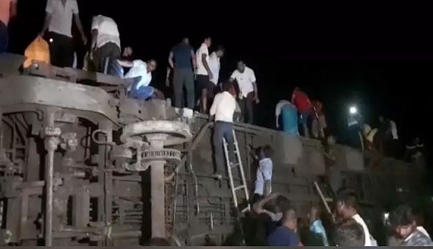 “印度本世纪最严重火车事故”致千人死伤，赔偿方案公布（组图） - 10