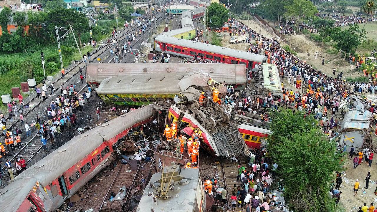 印度火车相撞意外，铁道部长：电子联锁装置发生错误所致（图） - 1