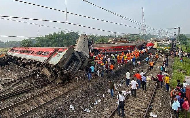 “印度本世纪最严重火车事故”致千人死伤，赔偿方案公布（组图） - 1