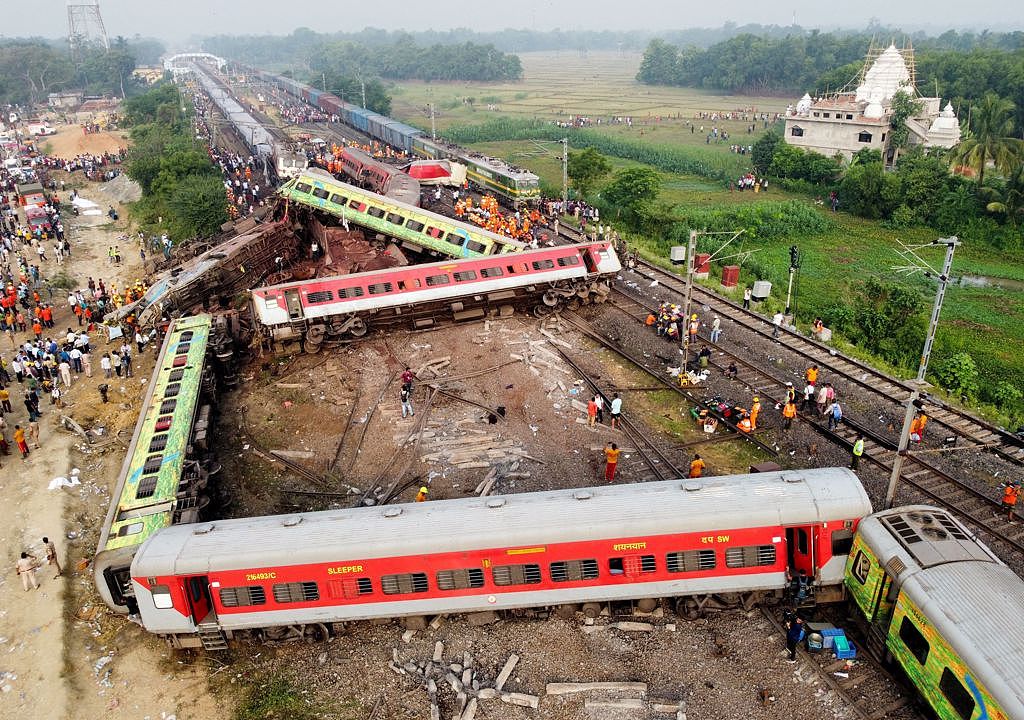 还原现场！印度本世纪最惨火车事故，祸起“走错轨道”（组图） - 1
