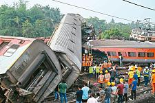 本世纪死伤最惨！印度火车事故幸存者：很多人手脚不见（组图）
