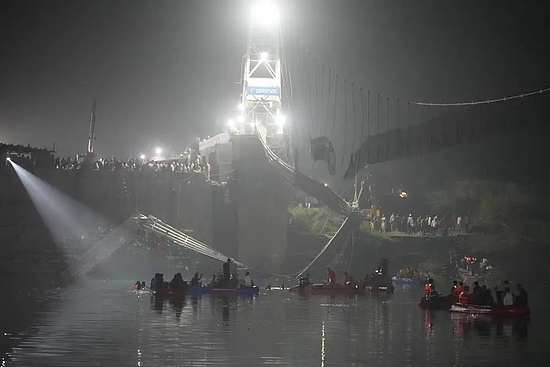 印度火车事故震惊全球！现大桥又塌了，去年已塌过一次，现场视频吓人（视频/组图） - 7