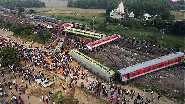 印度列车事故：为什么该国的火车时常脱轨？（组图） - 1