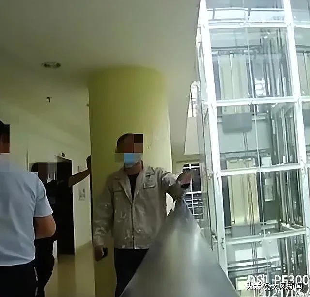 两男子反映问题时戴纸帽被指“披麻戴孝维权“遭警方拘留（组图） - 1
