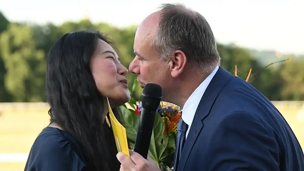 德国市长出轨，亚裔妻子泪洒新闻会！渣男语录，堪称经典（组图） - 2