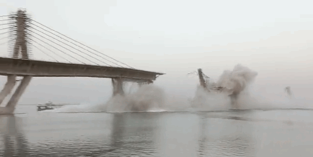 印度大桥两年内垮了2次“桥墩溶入恒河”，官员承认设计有缺陷（视频/组图） - 5