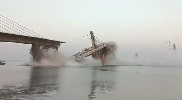 印度大桥两年内垮了2次“桥墩溶入恒河”，官员承认设计有缺陷（视频/组图） - 1