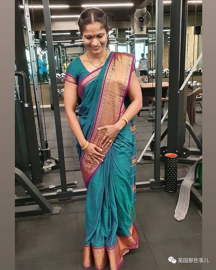 【美女】印度女医生穿沙丽撸铁，被网友狂喷：“穿好衣服再来健身吧！”（组图） - 10